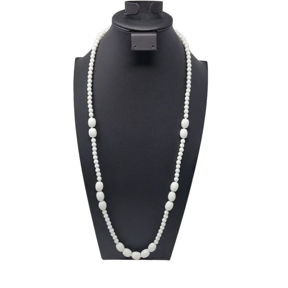 Vintage 70s Graduated Milk Glass Beaded‎ Roper Necklace White Gift Collectible